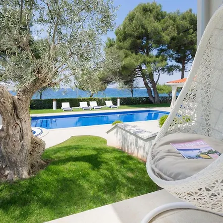 Spadici Sleeps 10 Pool Air Con Wifi * Poreč