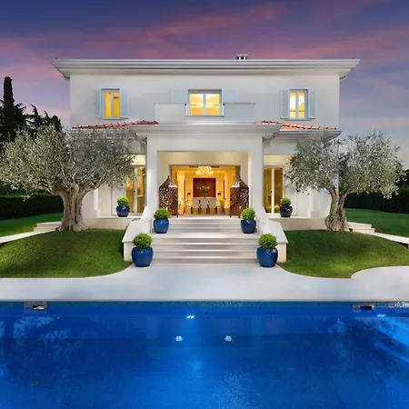 Spadici Sleeps 10 Pool Air Con Wifi Villa *