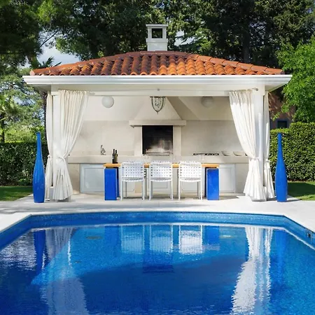 Spadici Sleeps 10 Pool Air Con Wifi Villa