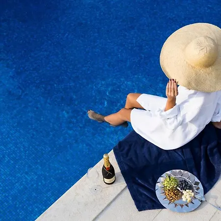 Spadici Sleeps 10 Pool Air Con Wifi